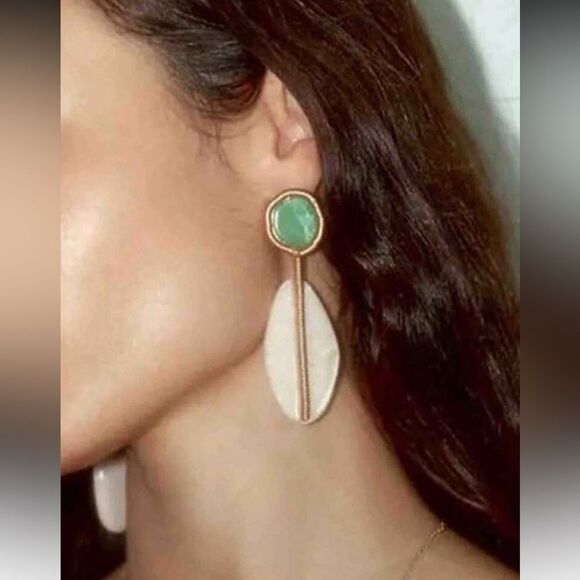 Elegant Green and White Drop Earrings N1488 - Picture 1 of 5
